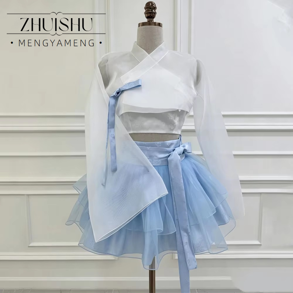 Modern Korean Lifestyle - モダンなブルーとホワイトの3点セット、ショート丈のコンサート用韓服、ストラップレス、長袖、韓国風写真撮影用、オーガンジー素材のミニ丈プロムドレス、カスタムメイド。